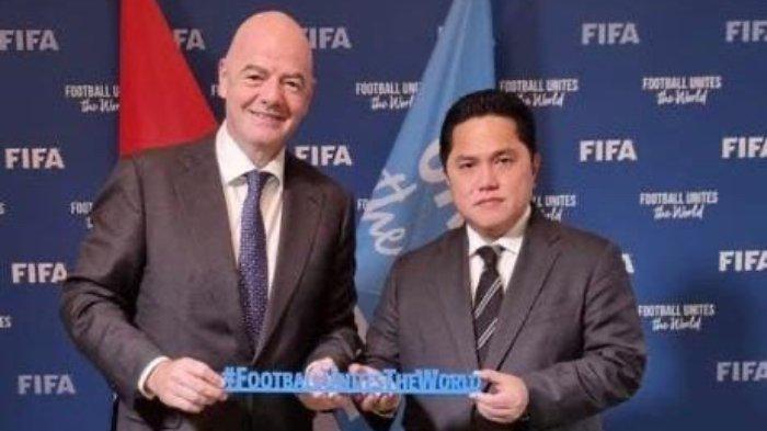 Erick Thohir berfoto dengan tokoh sepak bola internasional