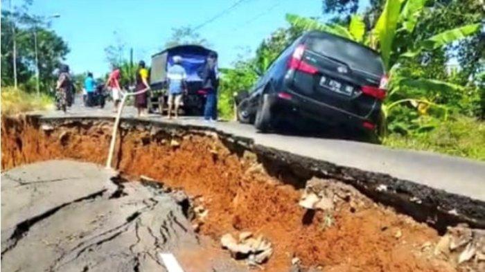 Jalan Penghubung Ungaran Timur - Banyumanik Semarang Ambles