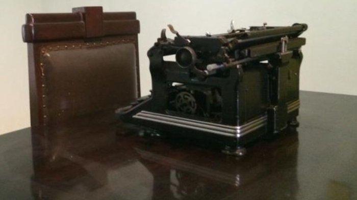 Replika mesin ketik naskah proklamasi di Museum Perumusan Naskah Proklamasi, Menteng, Jakarta.