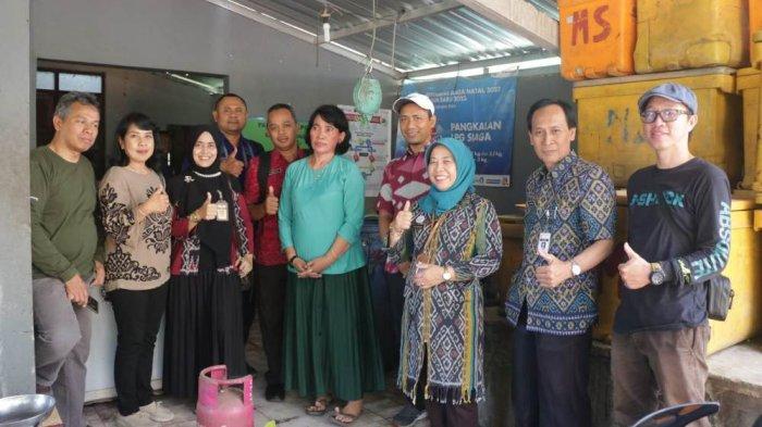 Tim Pengendalian Inflasi Daerah (TPID) Pemkab Jepara saat mengecek pasokan gas di Kepulauan Karimunjawa, Selasa (26/9/2023).