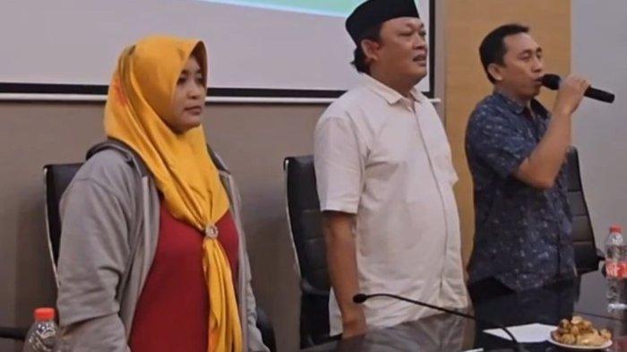 Pembacaan deklarasi oleh Aliansi Pekerja Kudus Berkah mendukung Mawahib maju Calon Bupati Kudus.