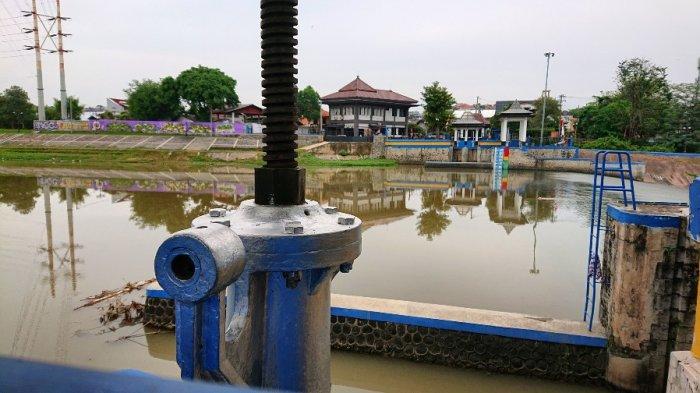 Kondisi Bendungan Pleret atau Bendungan Simongan yang ada di wilayah Simongan Semarang Barat, Selasa (16/8/2022). Bendungan tersebut merupakan kanal air tertua yang ada di Kota Semarang.