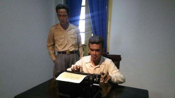 Sosok Sayuti Melik dan B.M Diah dalam wujud patung lilin di Museum Perumusan Naskah Proklamasi, Menteng, Jakarta, Minggu (13/8/2017).