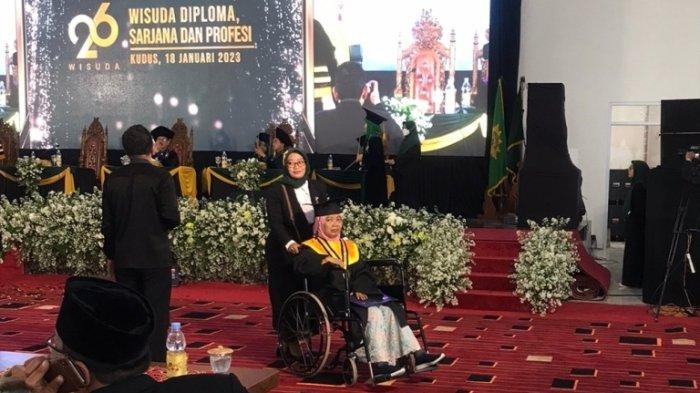 Ikut Wisuda Umku di Atas Kursi Roda, Nuryanti: Saya Dedikasikan untuk ...