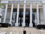 Personel-Polri-berjaga-di-depan-gedung-Mahkamah-Konstitusi-MK.jpg