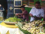 sewu-sempol-sedekah-kubur-jelang-ramadan-di-kudus.jpg