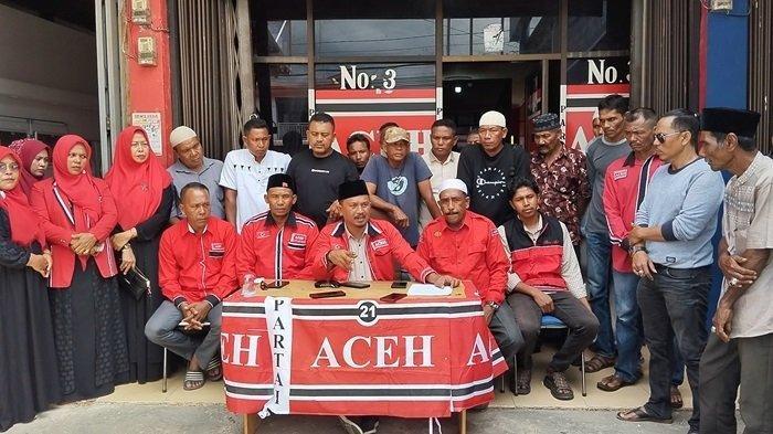 Sekretaris DPW PA Abdya, Zainal Cot dalam konferensi pers yang turut dihadiri Ketua DPW PA Abdya yang baru, Tgk Amnasir dan Pangda I, Muharyadi M Jamil, Pangda III, Tgk Rafi, dan Ketua DPS PA Blangpidie, Fauzi di Kantor DPW PA Abdya, Kamis (5/9/2024).