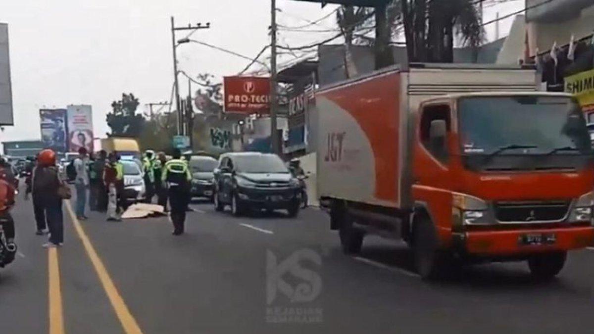 2 pengendara sepeda motor tabrakan di Semarang, satu orang tewas seketika