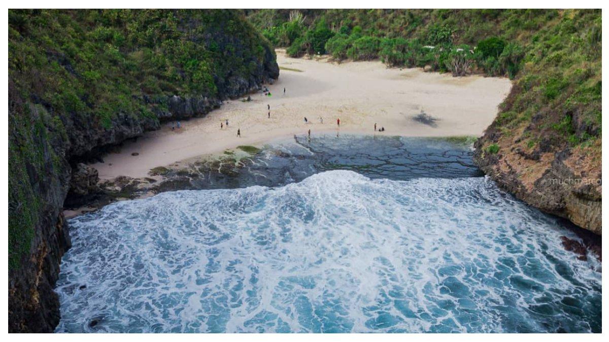 Pantai Dadapan
