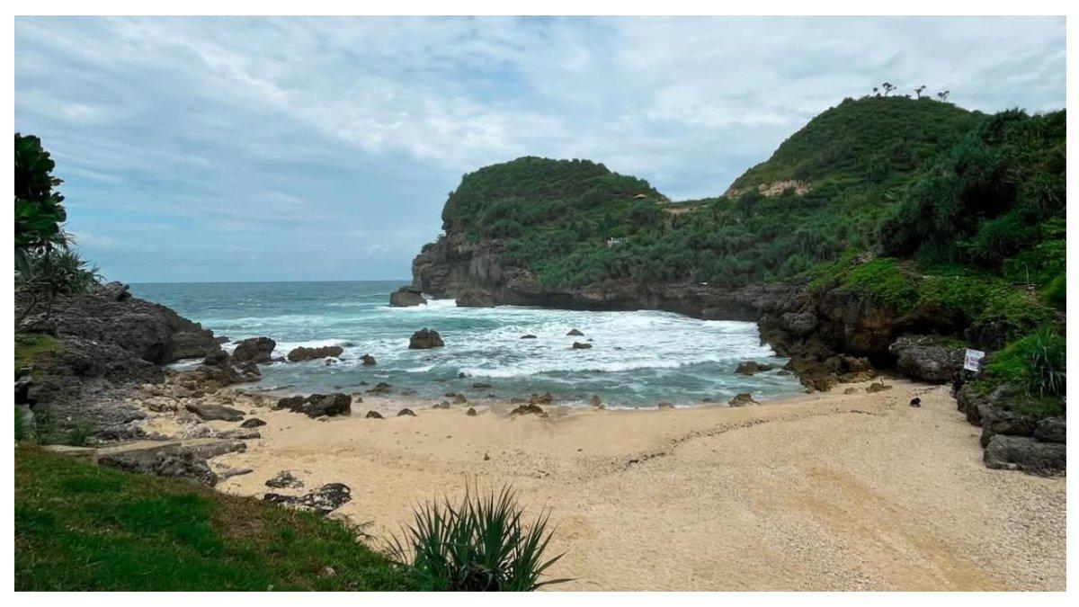 Pantai Sembukan