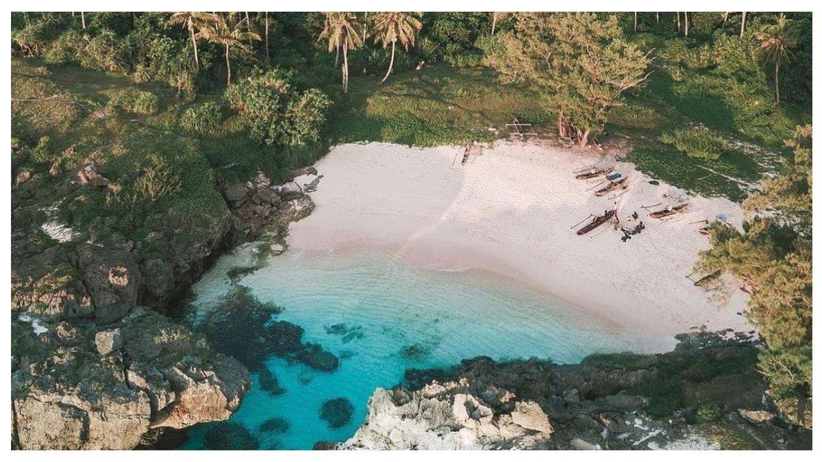 Panorama pantai mandorak dari atas