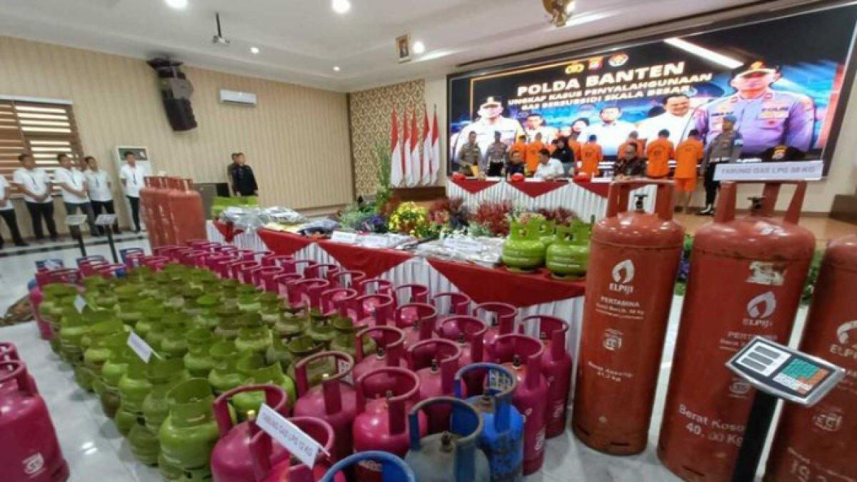8 orang oplos gas LPG subsidi ke non subsidi, omzet Rp1 M per hari