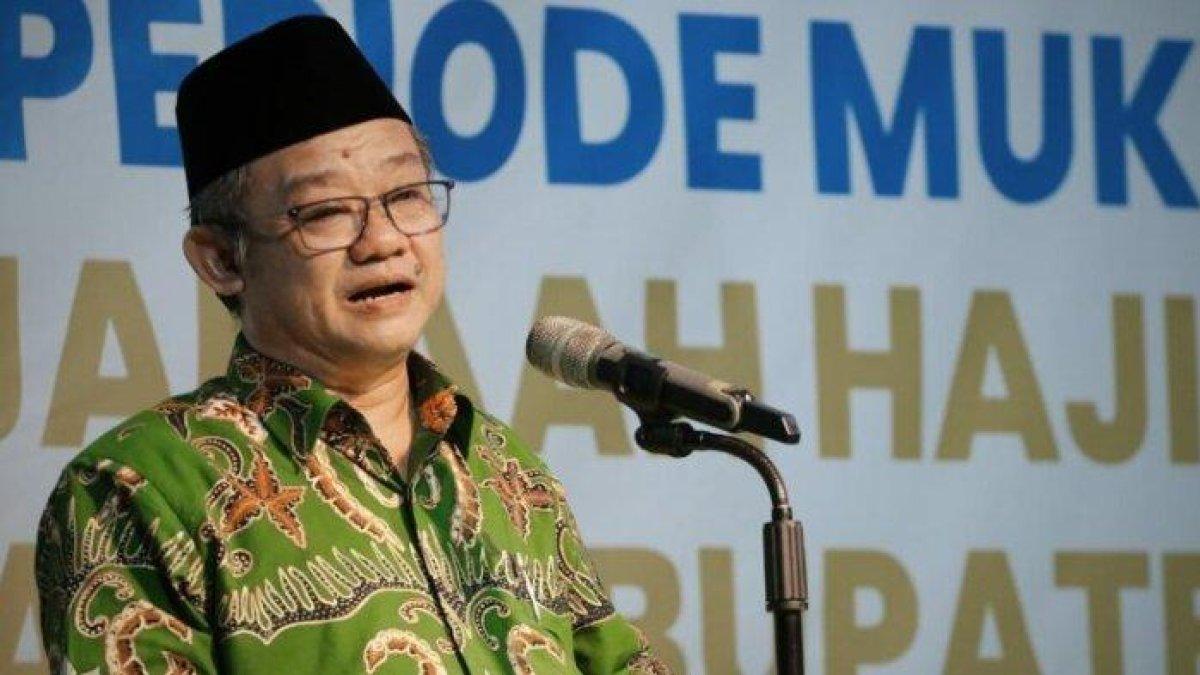 ABDUL MU'TI - Sekretaris Umum Pimpinan Pusat (PP) Muhammadiyah, Abdul Mu’ti. Sekretaris Umum PP Muhammadiyah, Abdul Mu'ti diunduh dari muhammadiyah.or.id Jumat (20/2/2025). Abdul Mu'ti merupakan Menteri Pendidikan Dasar dan Menengah dalam pemerintahan Prabowo.