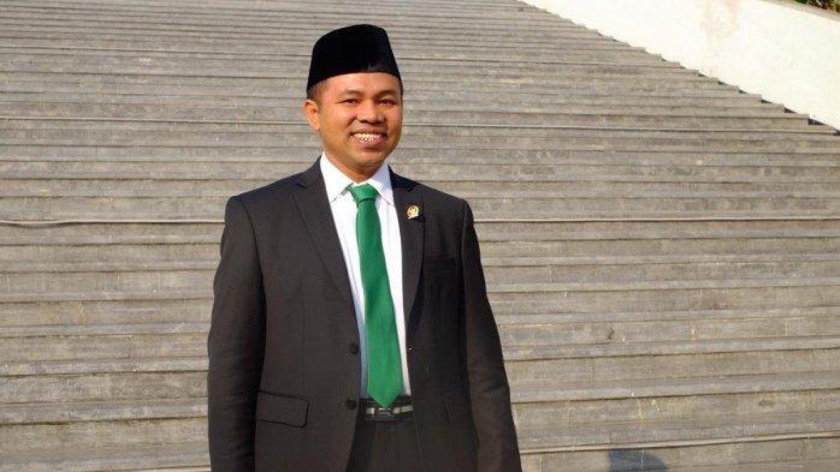 HARTA GUBERNUR TERPILIH - Abdul Wahid terpilih sebagai Gubernur Riau periode 2025 hingga 2030. Abdul Wahid menjadi gubernur terpilih dengan harta paling sedikit se-Indonesia.