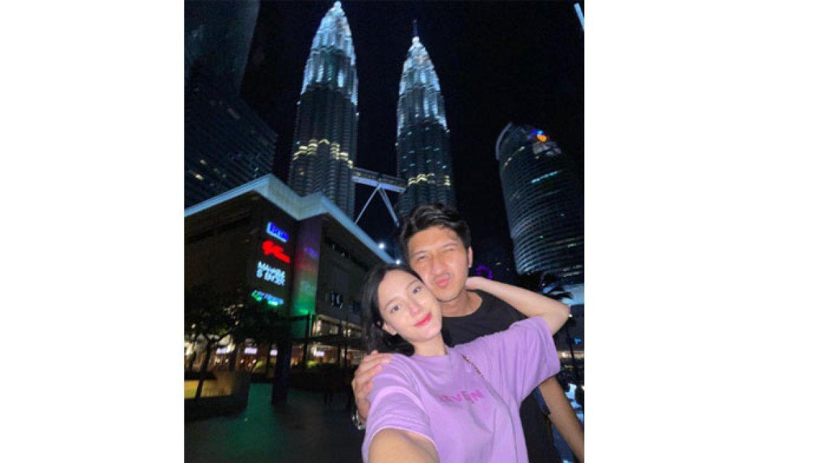 Aditya Zoni dan Yasmine di Malaysia