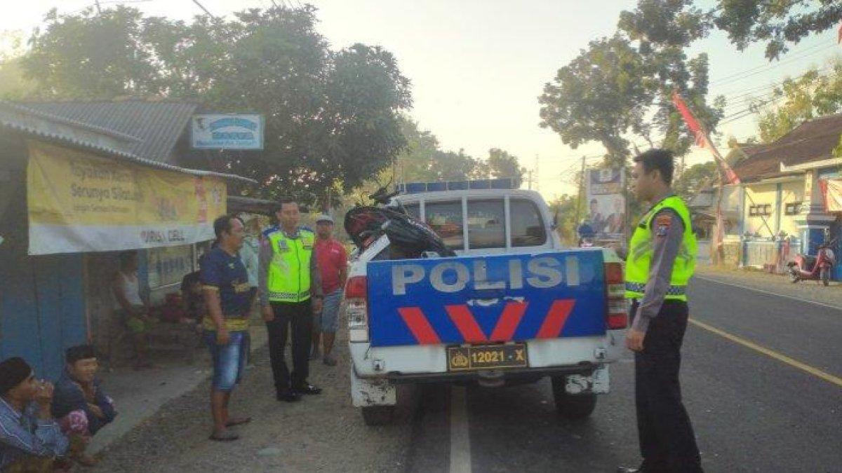 Adu banteng motor vs mikro bus di Sampang, kendaraan roda dua ringsek, satu korban kritis
