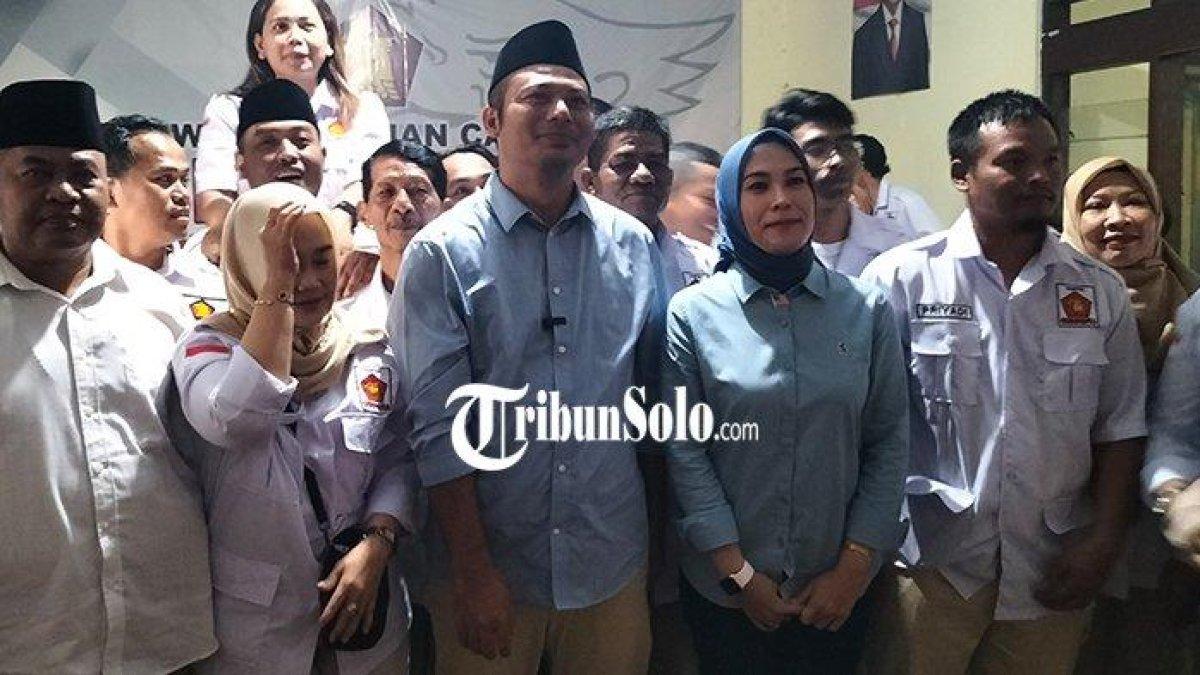 Agus Irawan dan Dwi Fajar Nirwana foto bersama Kader Gerindra Boyolali, Jumat (9/8/2024).