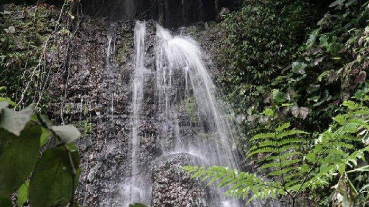 WISATA AIR KLATEN - Air Terjun Gemulai adalah obyek wisata yang terdapat di Kabupaten Klaten.