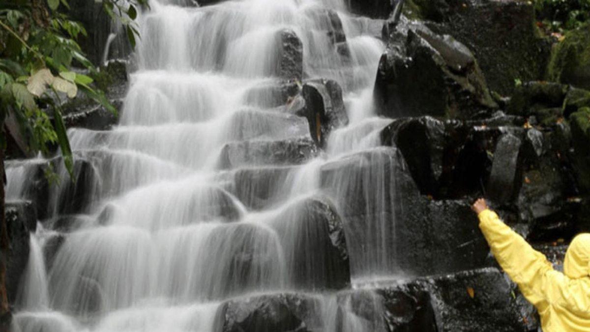 WISATA AIR - Potret Air Terjun Irenggolo disadur dari Kompas.com pada Selasa (15/4/2025). Air Terjun Irenggolo berada di Kediri, Jawa Timur.