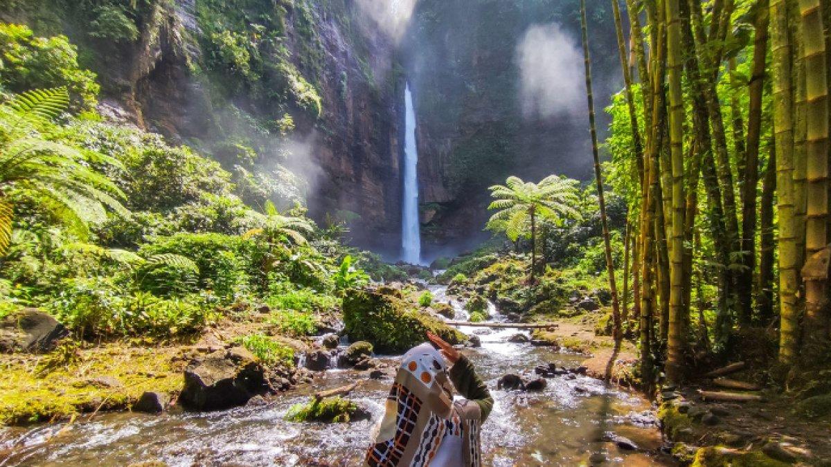 WISAT AIR - Potret Air Terjun Kapas Biru disadur dari Kompas.com pada Selasa (11/3/2025). Air Terjun Kapas Biru berada di Lumajang, Jawa Timur.