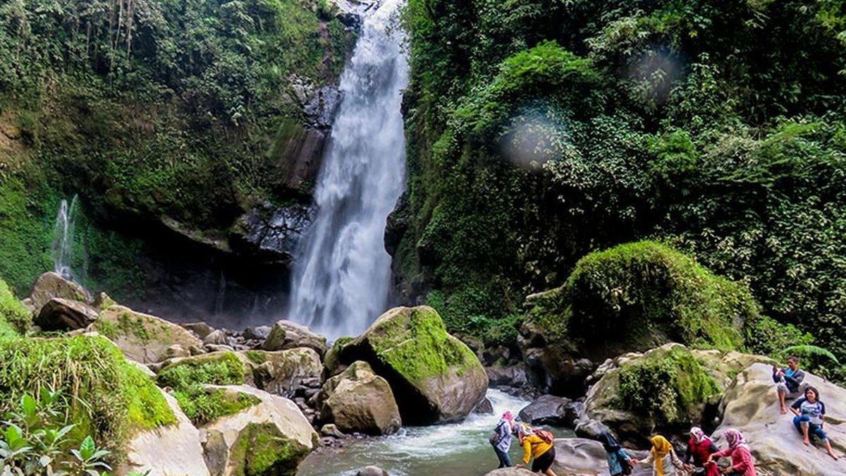 WISATA AIR TERJUN - Potret Air Terjun Kedung Kayang disadur dari Kompas.com, Minggu (2/3/2025). Air Terjun Kedung Kayang menjadi tujuan wisata yang mengagumkan di Magelang.