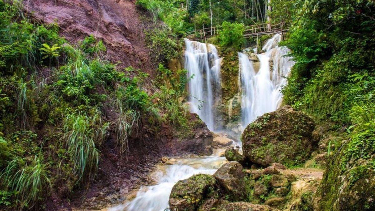 KULINER KULON PROGO - Air Terjun Kembang Soka di Kulon Progo, Yogyakarta.