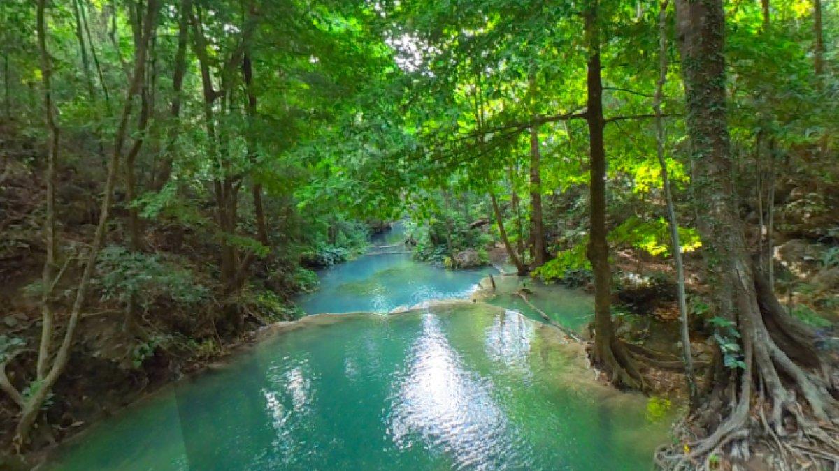 WISATA SERU - Potret Air Terjun Mata Jitu diambil dari Google Street View pada Rabu (30/4/2025). Air Terjun Mata Jitu ada di tengah hutan lebat Pulau Moyo, Kabupaten Sumbawa.