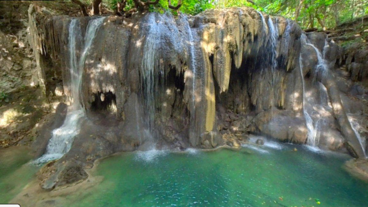 WISATA SERU - Potret Air Terjun Mata Jitu diambil dari Google Street View pada Rabu (30/4/2025). Air Terjun Mata Jitu terletak di tengah hutan lebat Pulau Moyo, Kabupaten Sumbawa.