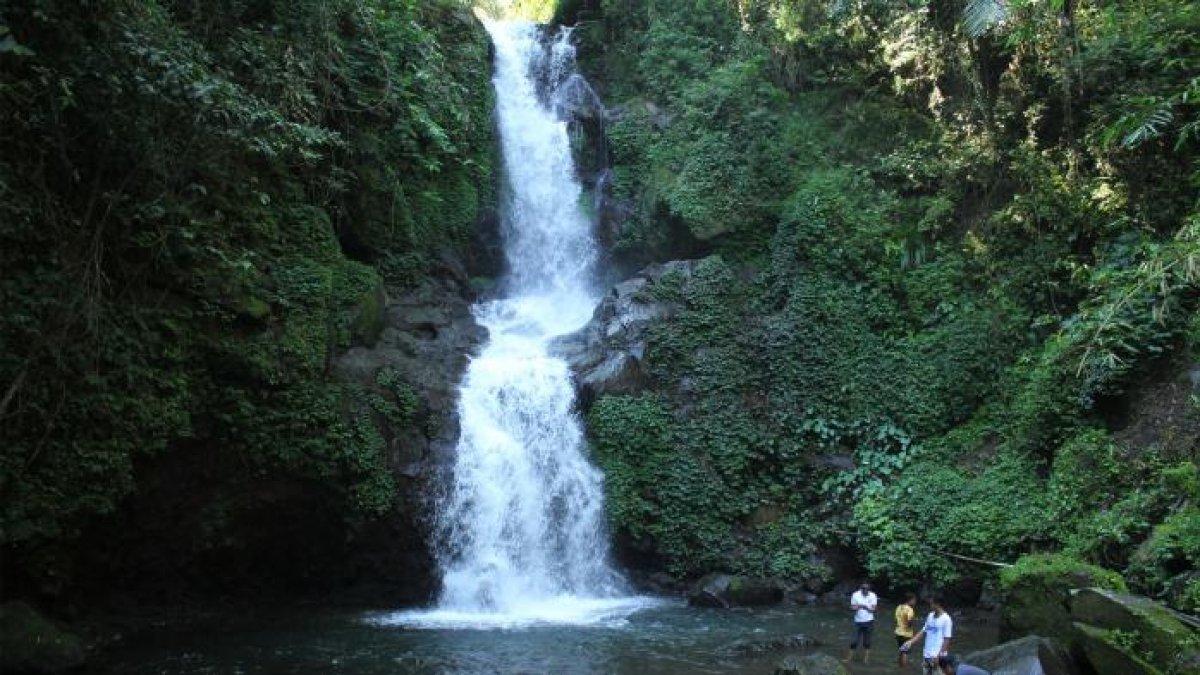 WISATA AIR - Potret Air Terjun Sekar Langit disadur dari Tribunnews.com pada Rabu (12/3/2025), Air Terjun Sekar Langit berada di Desa Telogorejo, Kecamatan Grabag, Kabupaten Magelang.