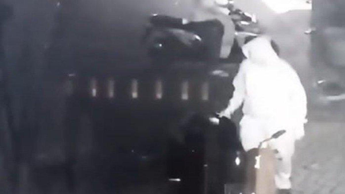 Aksi pencurian motor terekam camera pengawas atau CCTV