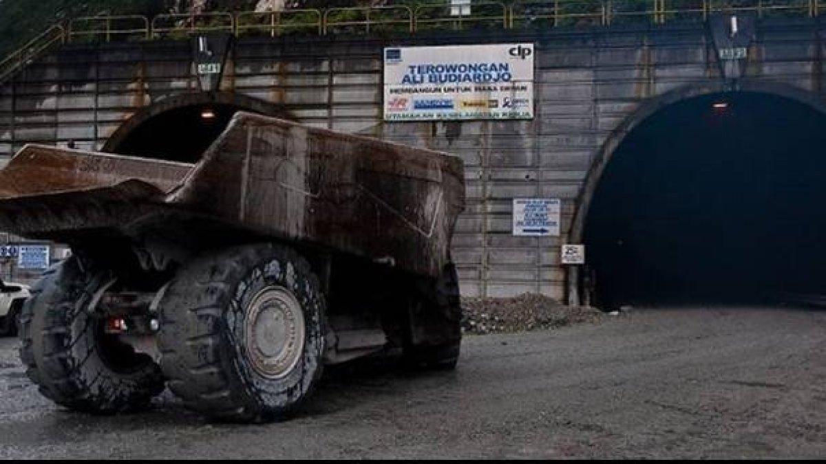Aktivitas PT Freeport Indonesia (PTFI) di tambang Grasberg, Papua.
