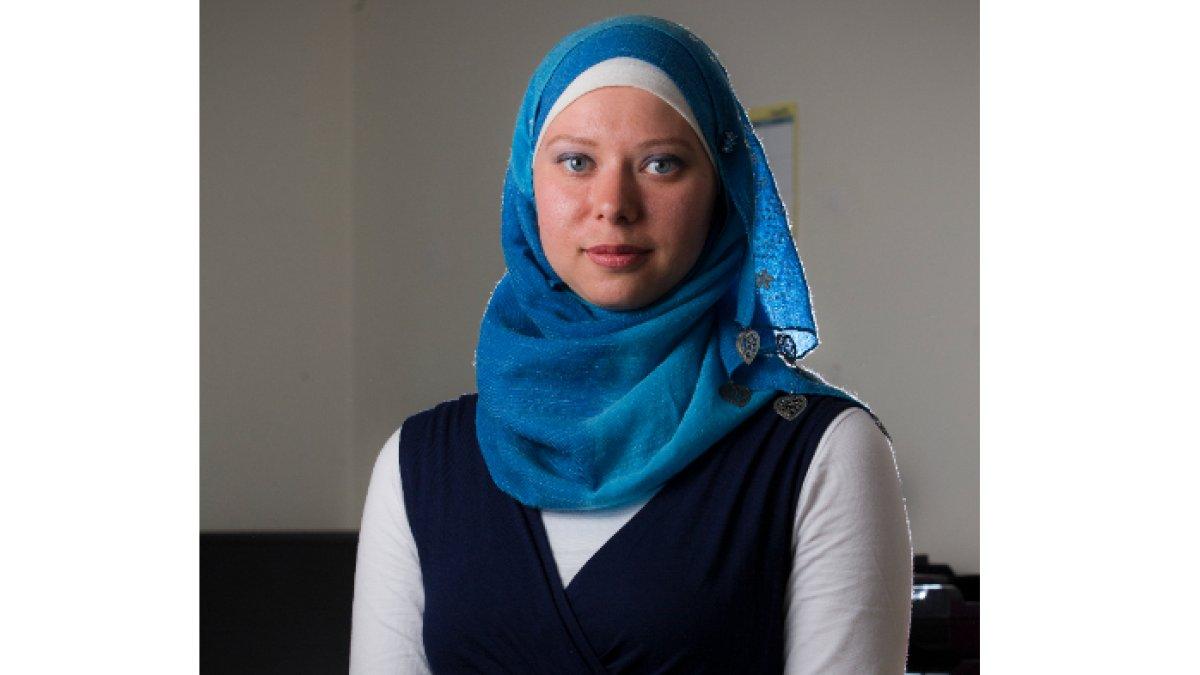 Alena Kotkova, wanita asal Rusia yang berjuang mempertahankan keyakinannya setelah menjadi mualaf, dulu disebut Ratu Dugem