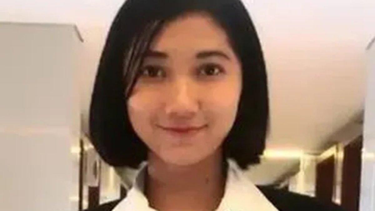 Ambar Dwi Klaudiyah ajudan wanita yang bertugas mengawal Selvi Ananda.