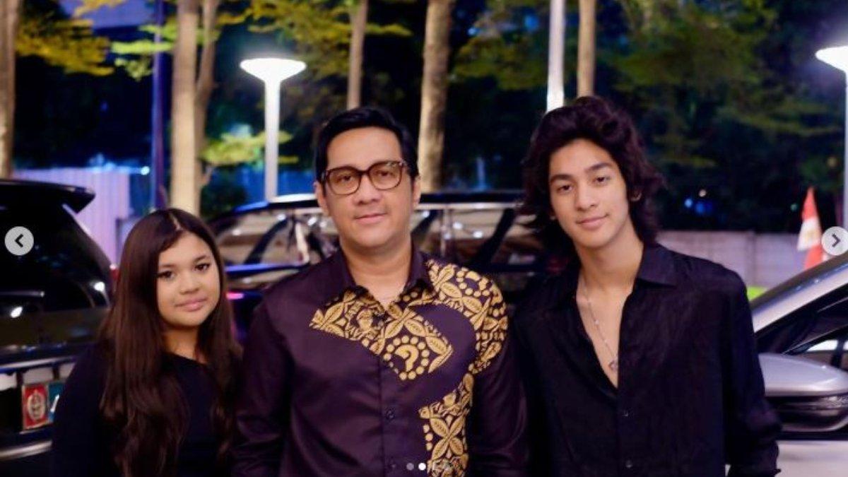 Andre Taulany bersama kedua anaknya.