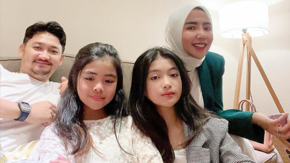 Angga Wijaya bagikan momen kompak bersama keluarga kecilnya
