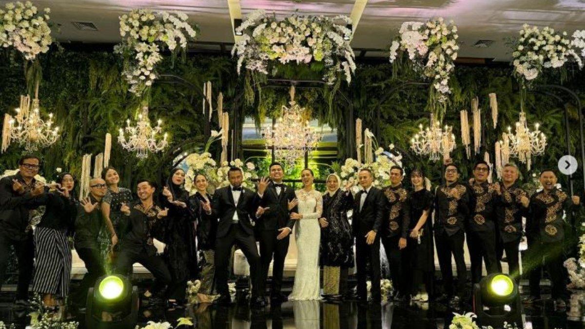 Anggota The Prediksi di nikahan Nabila