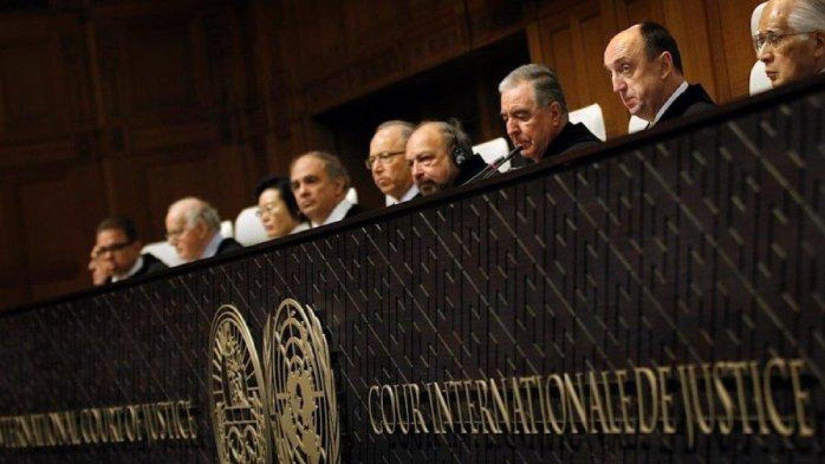 Anggota dewan juri duduk di Persidangan International Court of Justice (ICJ/Mahkamah Internasional) di Hague, Den Haag, Belanda, pada 2015 silam.