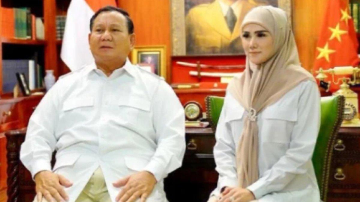 Anggunnya Mulan Jameela bersebelahan dengan Prabowo Subianto