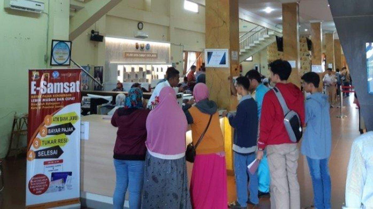 Animo masyarakat yang tinggi mengikuti program pemutihan pajak kendaraan, Selasa (7/1/2020).