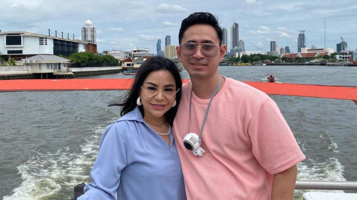 Anisa Bahar dan Edwin Bahari, liburan romantis ke Thailand.
