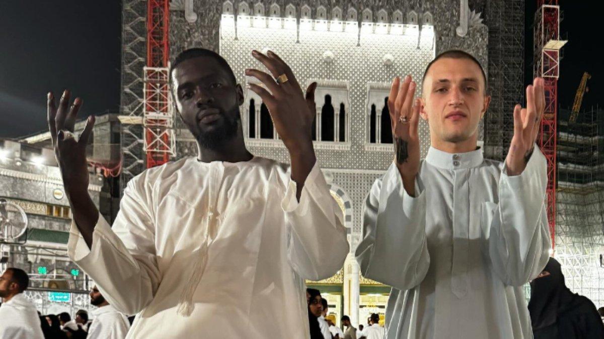 Anwar Hadid saat umroh.