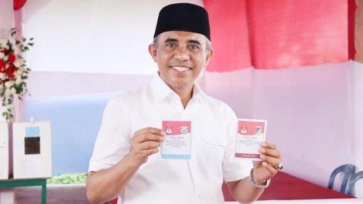 ANWAR HAFID - Anwar Hafid setelah menggunakan hak pilihnya pada pemilihan kepala daerah (Pilkada) 2024 di TPS 001 Desa Wosu, Morowali, Rabu (27/11/2024). Berikut profil dan sosok Anwar Hafid.
