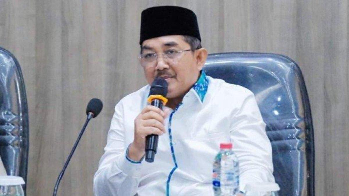 SOSOK ANWAR SADAT - Sepak terjang Anwar Sadat Bupati Tanjung Jabung Barat, dulu seorang dosen hingga Kepala MTs, jadi kepala daerah 2 periode.
