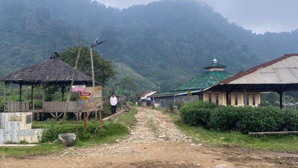 Area perkampungan Cisadon, Desa Karang Tengah, nh