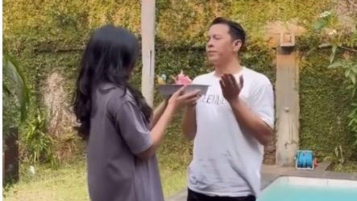 Ariel NOAH saat diberi kejutan Alleia