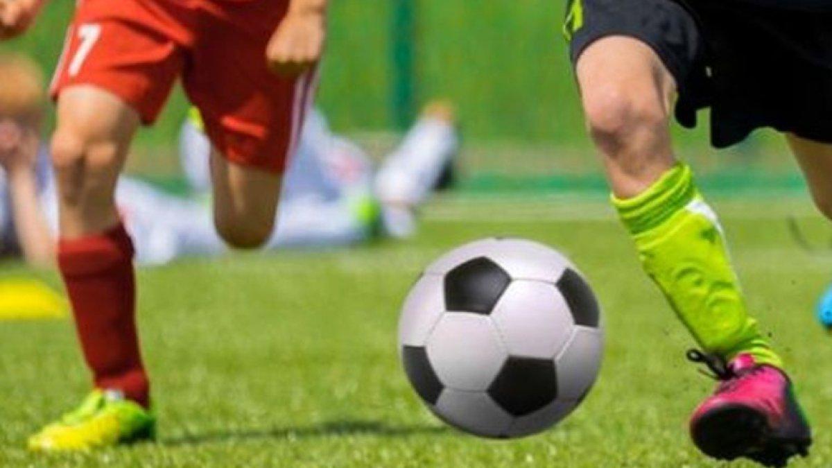 Atlet futsal asal Malang tendang lawan saat selebrasi sujud