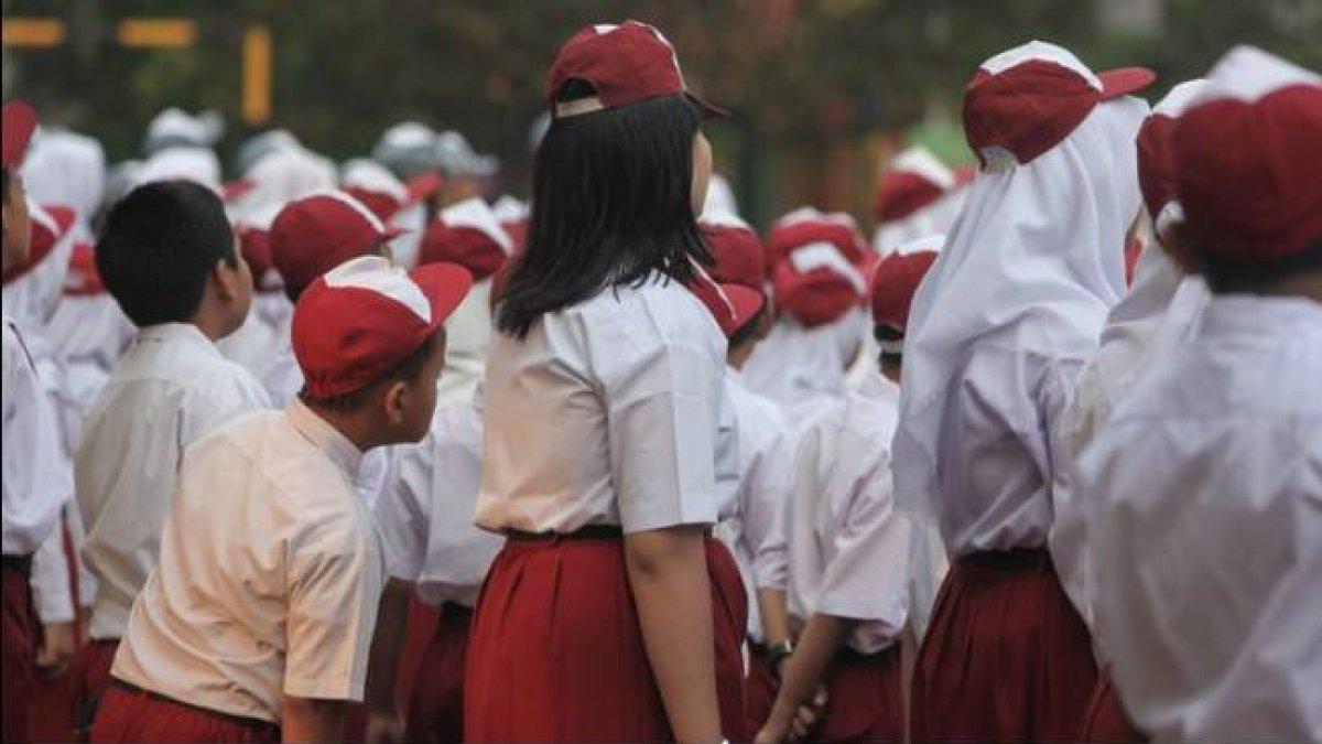 Ilustrasi. Aturan seragam sekolah dan pakaian adat terbaru untuk siswa SD, SMP, dan SMA.