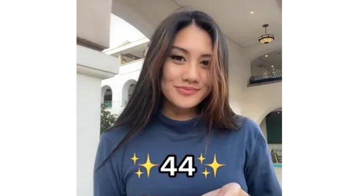 Awet muda usia asli 44