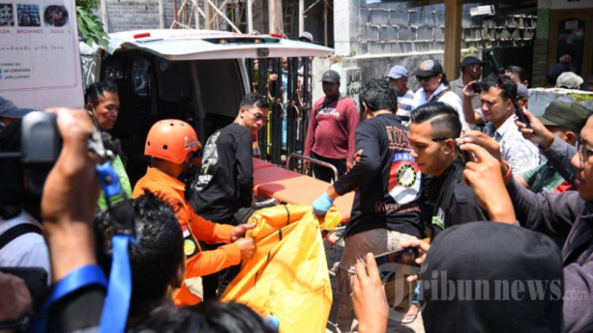 Ayah, ibu dan anak ditemukan meninggal dunia di Malang.