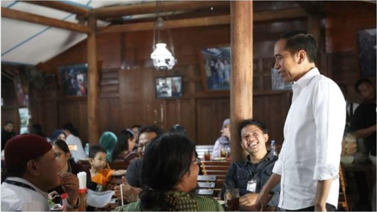 KULINER SUKOHARJO -  Ayam Goreng Mbah Marto di Sukoharjo Jawa Tengah, langganan Jokowi